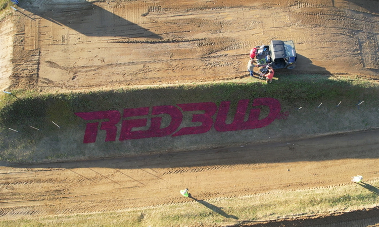 Bob est peintre à RedBud MX