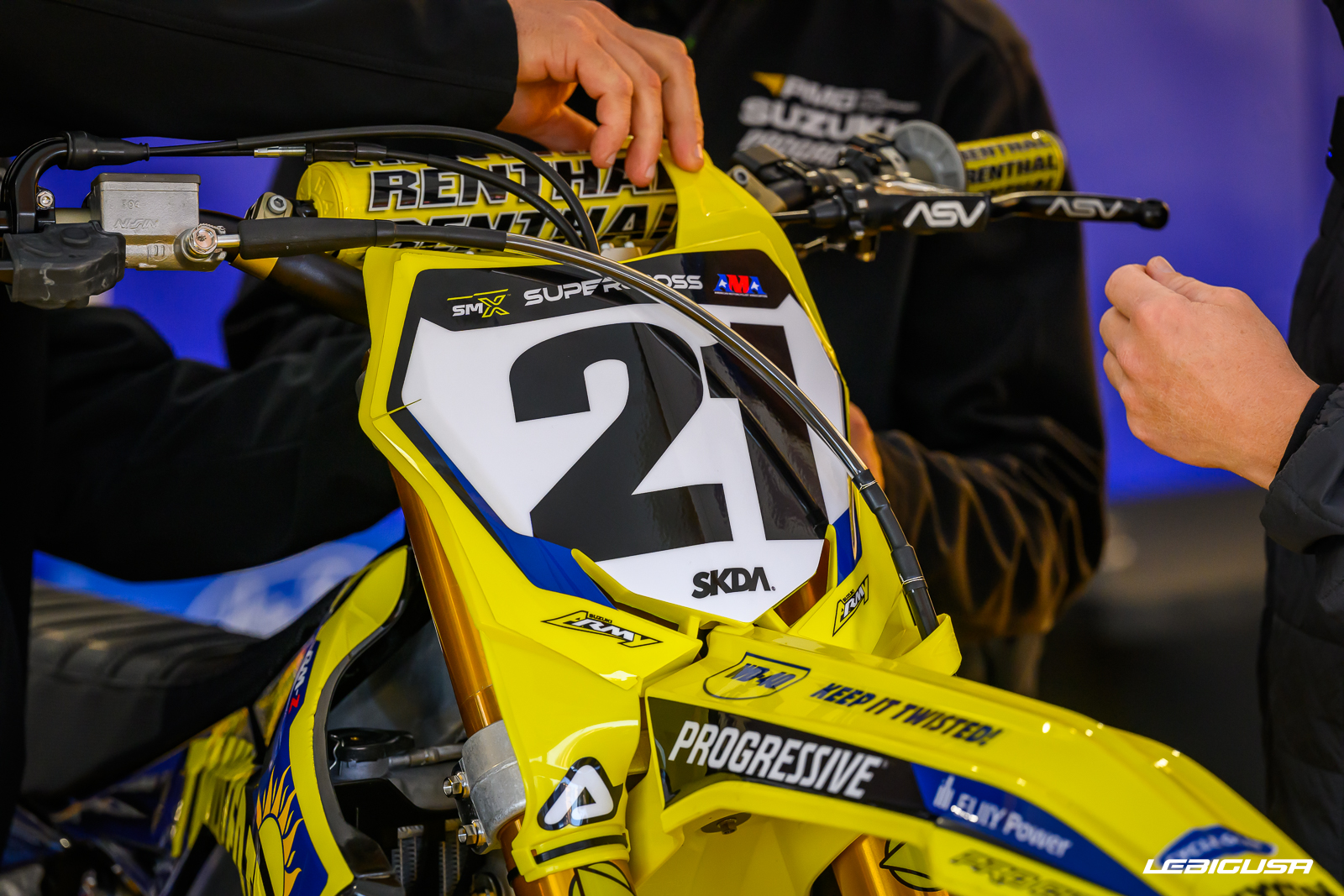 Les motos Twisted Tea/Progressive H.E.P Suzuki