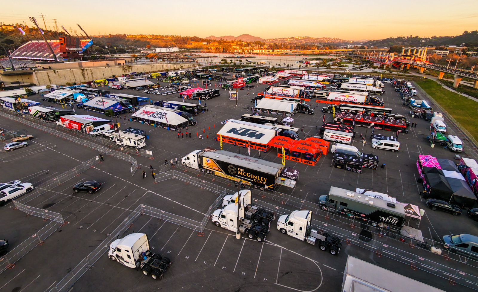 Vidéo : Dans les pits du SX de San Diego
