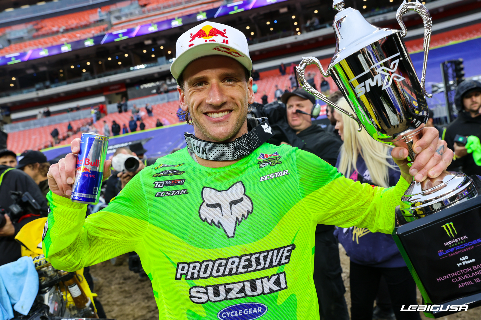 Roczen reserre l’étau, Lawrence sous l’eau