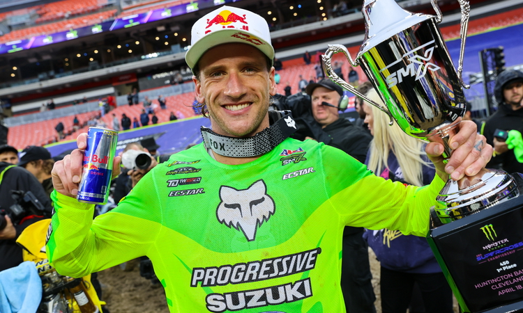 Roczen reserre l’étau, Lawrence sous l’eau