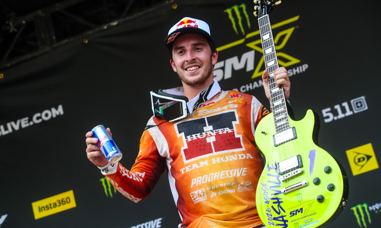 Lawrence frappe, Roczen et Tomac trébuchent
