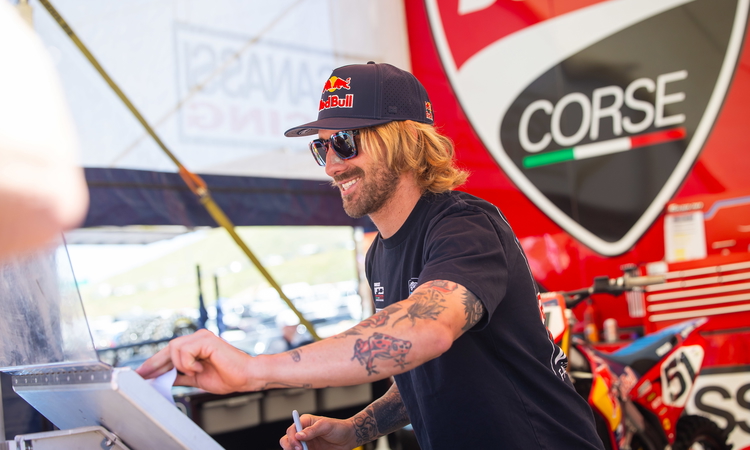Justin Barcia forfait suite à une blessure au dos
