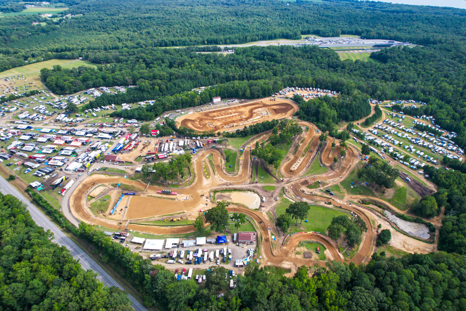 La piste de Budds Creek au-dessus des nuages