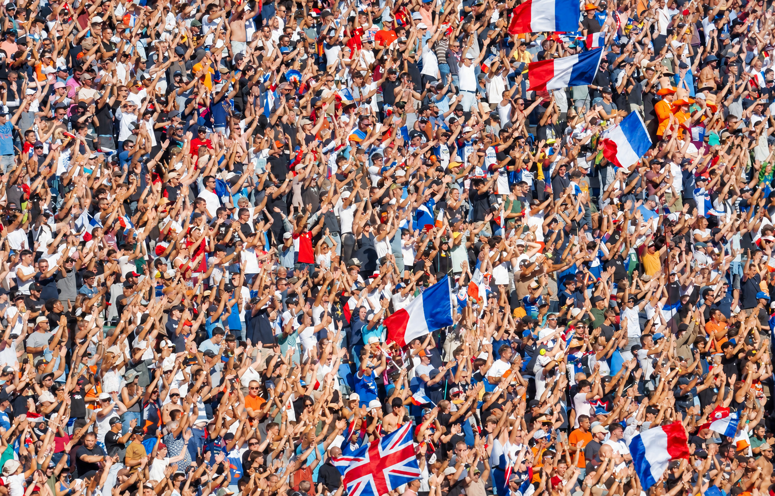 Un dimanche ensoleillé à Ernée avec les Nations