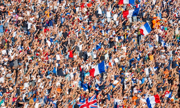 Un dimanche ensoleillé à Ernée avec les Nations